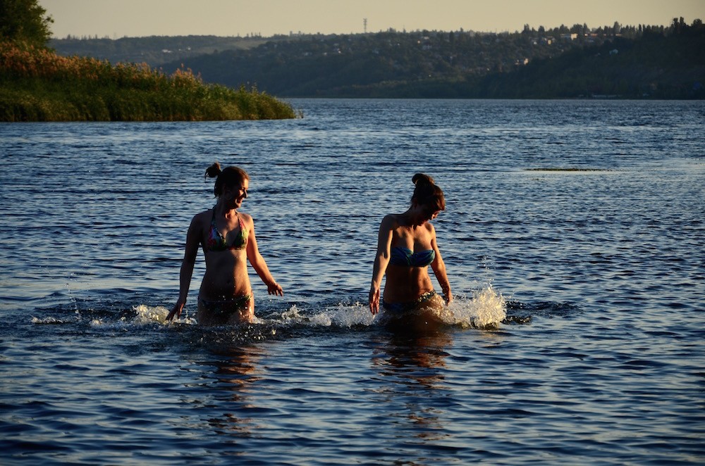 Прожженные лесбиянки отдыхают на озере